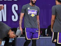 九游娱乐-湖人引发争议！，浓眉哥官方宣布爆冷新规赢得满堂喝彩的简单介绍