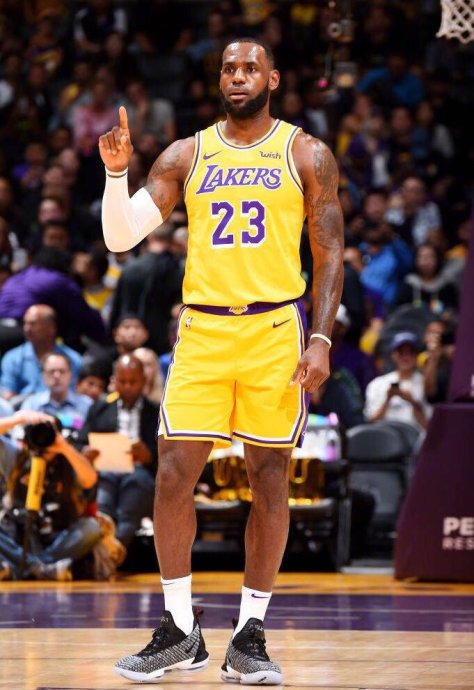 九游-凯恩新星赛况扑朔迷离表现惊艳，FPX未来可期！的简单介绍